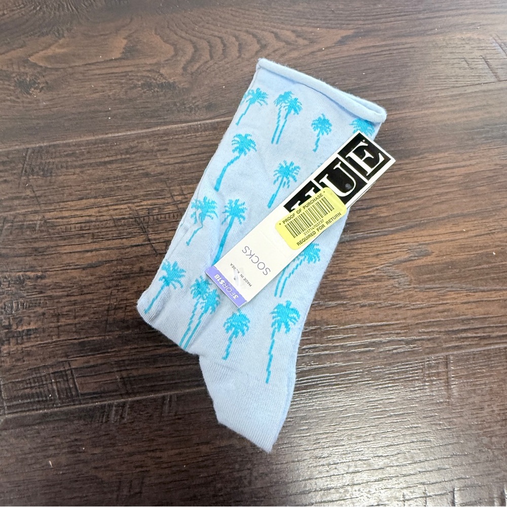 NWT HUE LIGHT BLUE TURQUOISE PALM TREE CREW SOCKS